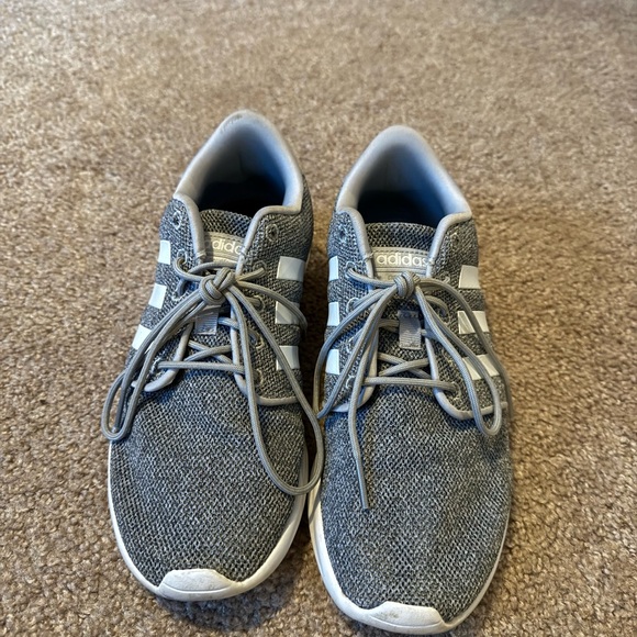 Adidas tennis shoes - Picture 4 of 4